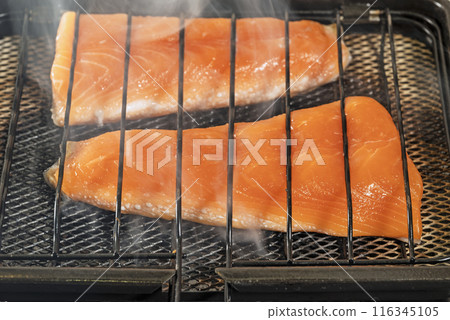 Grilled salmon fish  116345105