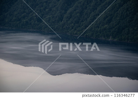 早上發光的摩週湖 116346277