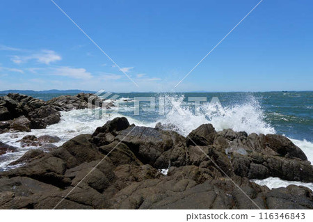 [西浦]洶湧的海浪拍打著岩石 116346843