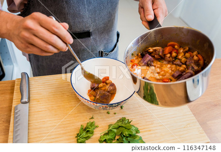 Chef at the kitchen preparing massaman curry with sweet potato and many spices 116347148