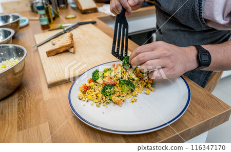 Chef at the kitchen preparing tofu scramble with vegetables 116347170