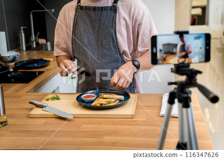 The chef is broadcasting live from workshop how to prepare a vegetarian food The chef is broadcasting live from workshop how to prepare a vegetarian food 116347626