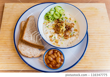 Rice porridge with caramelized onions and sesame seeds Rice porridge with caramelized onions and sesame seeds 116347775