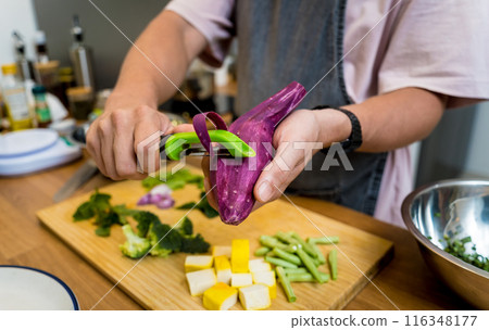 Chef at the kitchen preparing green curry with herbs and rice 116348177