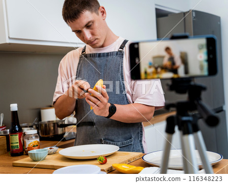 The chef is broadcasting live from workshop how to prepare a vegetarian food 116348223