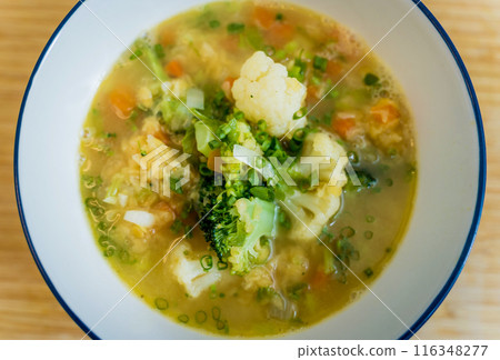 Vegetarian lentils soup with cauliflower and broccoli Vegetarian lentils soup with cauliflower and broccoli 116348277