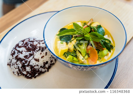 Traditional vegetable green curry with herbs and steamed rice 116348368