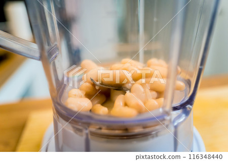 Chef at the kitchen preparing bean porridge with cauliflower and vegetables 116348440
