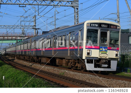 京王7000系列7726F瓦楞車帶金巴頭標 116348928