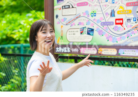 一個在箱根旅行的女人,一個旅行的女人,一個享受假期的女人 一個在箱根旅行的女人,一個旅行的女人,一個享受假期的女人 116349235