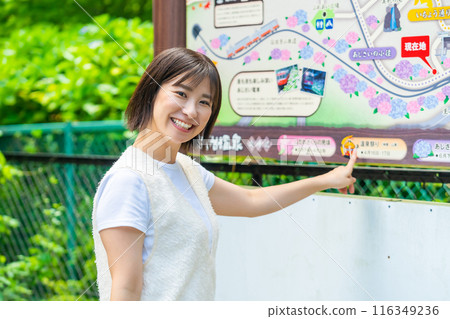 一個在箱根旅行的女人,一個旅行的女人,一個享受假期的女人 一個在箱根旅行的女人,一個旅行的女人,一個享受假期的女人 116349236