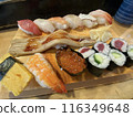 [Sushi/Seafood] Nigiri sushi and gunkan sushi served on a sushi geta (diagonal close-up) 116349648