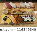 [Sushi/Seafood] Nigiri sushi and gunkan sushi served on sushi sandals (from directly above) 116349649