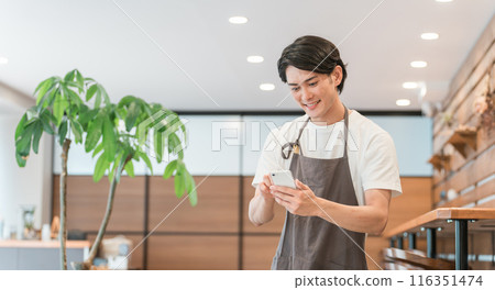 在咖啡廳/餐廳工作/服務員點餐/咖啡店文員/咖啡師/大廳工作人員 116351474