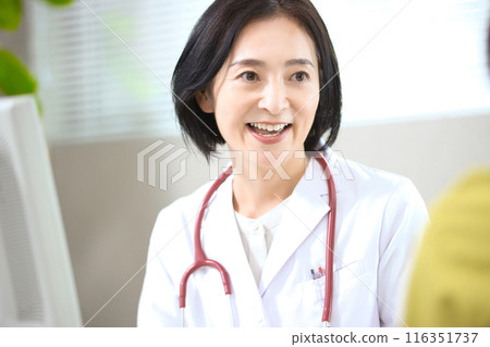 Middle-aged female doctor to see 116351737