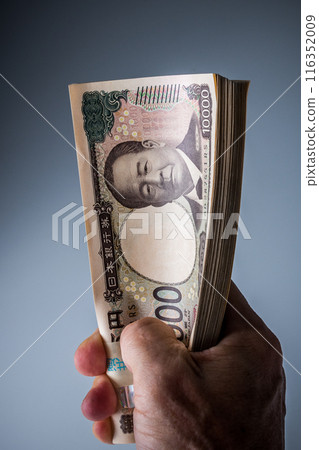 Image of the new banknote Image of the new banknote 116352009