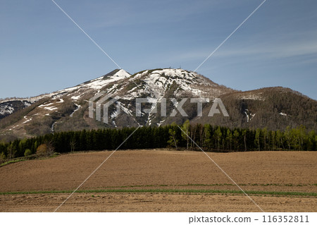 Niseko scenery in early spring 116352811