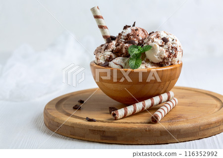 Homemade chocolate and vanilla ice cream. 116352992