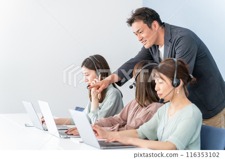 與呼叫中心接線員女性核實的男性（遠程/遠程預約） 116353102