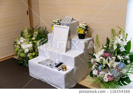 家中的臨時祭壇 家中的臨時祭壇 116354389