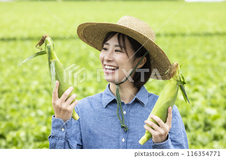 Women with harvested vegetables 116354771