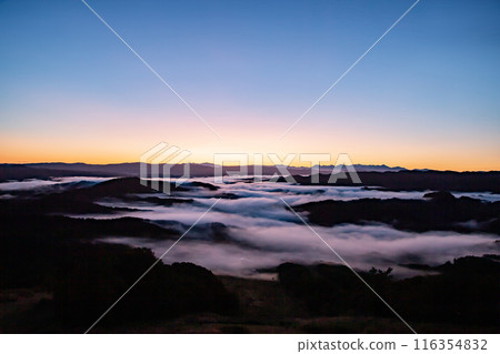 被雲海的壯觀景色所震撼 被雲海的壯觀景色所震撼 116354832