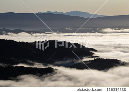 Be moved by the magnificent sea of clouds 116354888