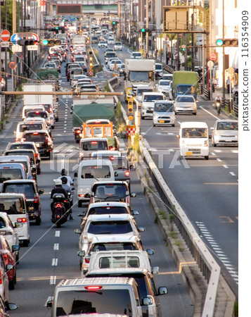 國道1號線守口附近，因急著回家而擁擠 116354909