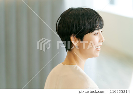 20多歲短髮女子側臉 116355214