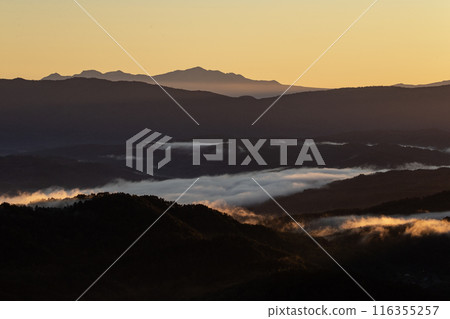 被雲海的壯觀景色所震撼 116355257