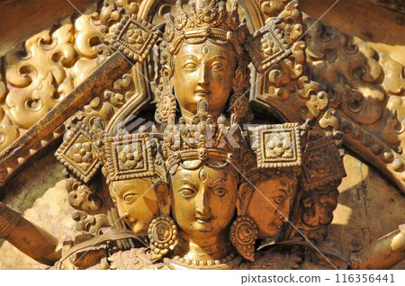 尼泊爾，巴克塔普爾，杜巴廣場（皇宮廣場），金門裝飾 116356441