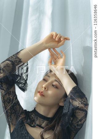 Women's fashion portrait 116358646