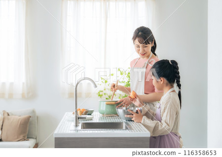 Parent and child cooking in the kitchen 116358653