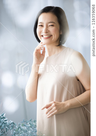 Beauty image of women in their 50s Beauty image of women in their 50s 116359068