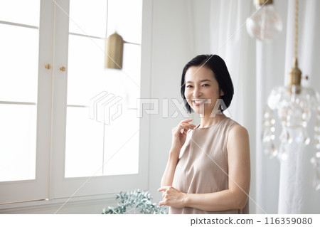 Beauty image of women in their 50s Beauty image of women in their 50s 116359080