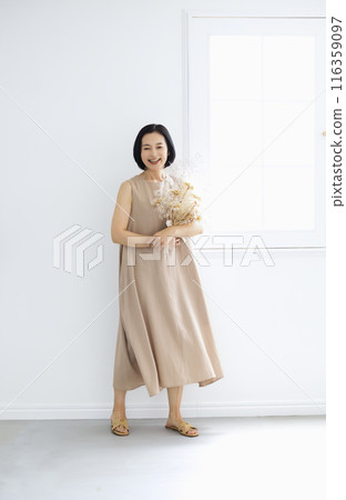 A woman in a dress 116359097