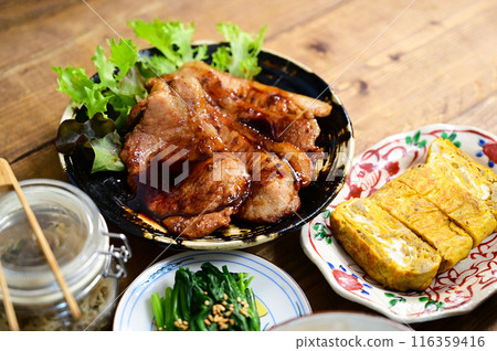 One soup and three side dishes: pork with ginger, enoki mushroom omelet, and spinach salad One soup and three side dishes: pork with ginger, enoki mushroom omelet, and spinach salad 116359416