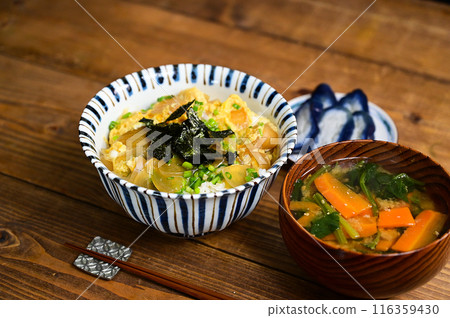 Egg rice bowl and miso soup 116359430