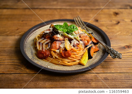 茄子蘆筍番茄義大利麵 116359463