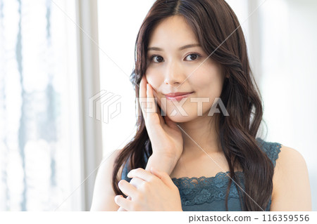 Beauty image of a woman in her 20s (long black hair, sleeveless) Beauty image of a woman in her 20s (long black hair, sleeveless) 116359556
