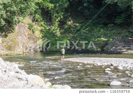 [Fishing in the Doshi River in early summer] 116359759