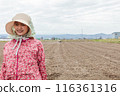 Female farm workers 116361316