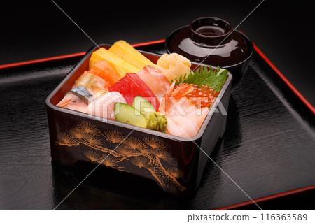 Bowl of rice topped with sashimi  116363589