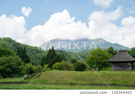 Thatched hut in Mizukue, Kofu Town, Tottori Prefecture 116364483