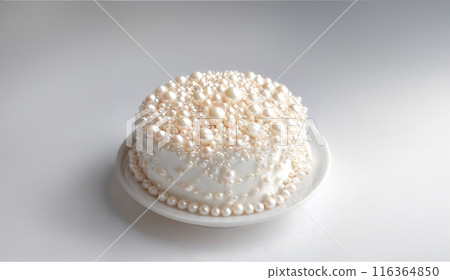 優雅的圓形蛋糕，飾有大量珍珠 116364850