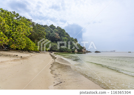 Pantai Teluk Segadas is a beautiful white sand beach located in Southern Pangkor Island and is reachable via short hike 116365304