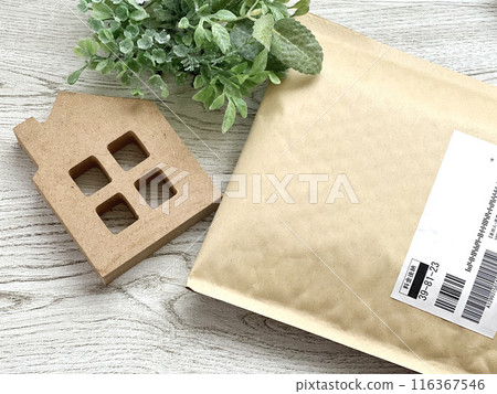 1 個家居飾品、綠色飾品和信封 116367546