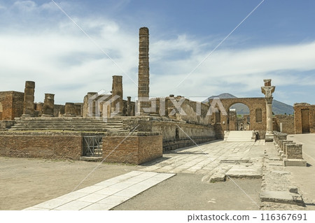 View of the historic ruined city of Pompeii in Italy with the volcano Vesuv 116367691