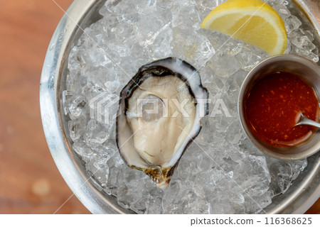 Raw oysters, raw oysters, oysters in the shell Raw oysters, raw oysters, oysters in the shell 116368625