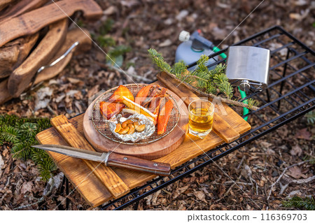 露營地自製煙熏食物 116369703